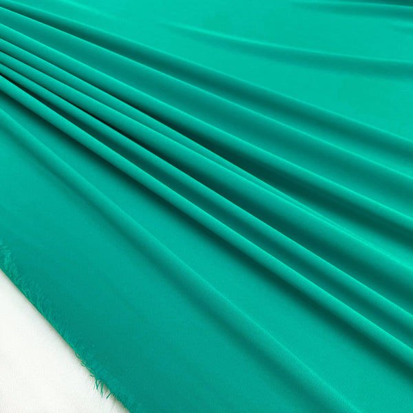 Tissu Crêpe de Polyester Turquoise Made in Italy, à retrouver dés maintenant sur tessuti.fr