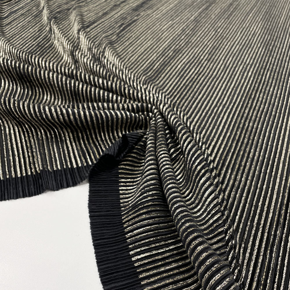 Haut Mango En Polyester Plissé Métallisé Doré - Taille M, Neuf Avec étiquette - Col Rond Manches Courtes